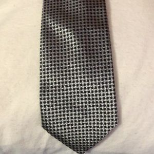 Paul Frederick 57”100% Silk Tie made in the USA! Beautiful Deep Blk and Silver.
